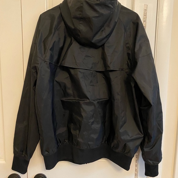 Nike Men's Black Windrunner Windbreaker Jacket - Picture 6 of 9